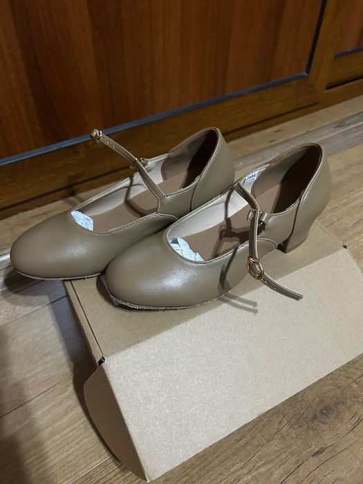 Детски обувки за танци