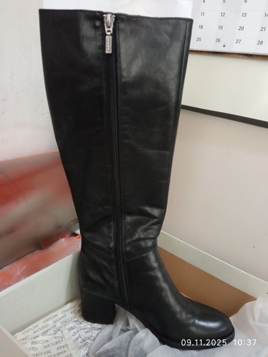 Сапоги демисезонные, кожаные.