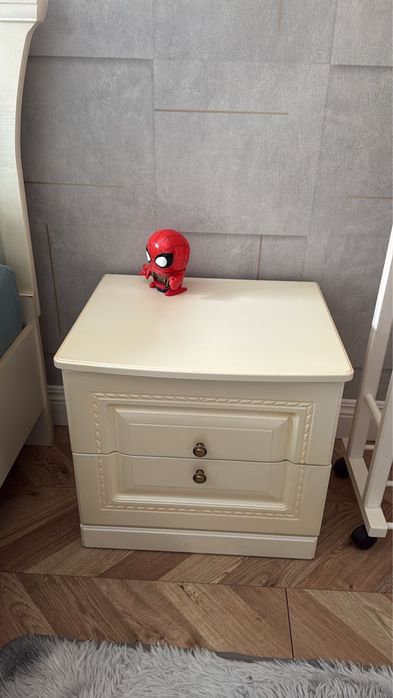 Продается кровать с матрасом и тумбочкой