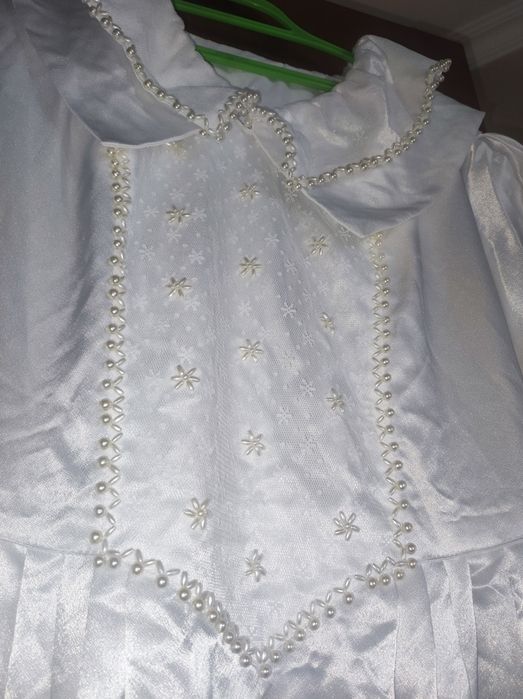 Атласное белое свадебное платье