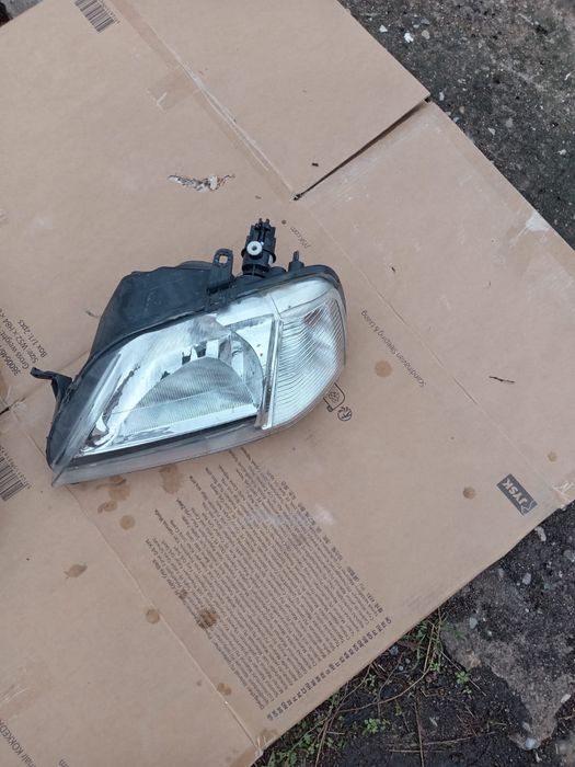 Far faruri Dacia Logan 1