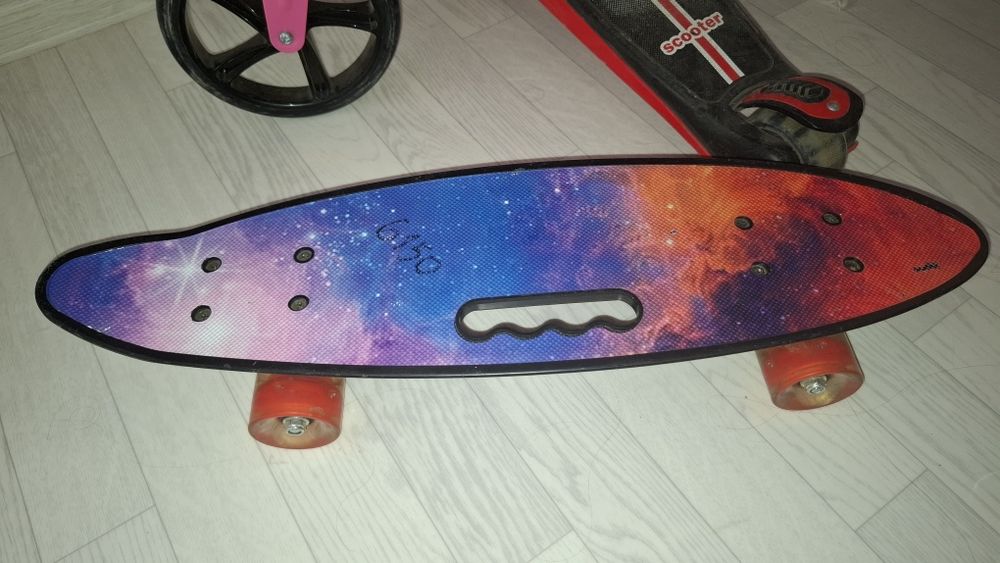 Продам самокат и скейт