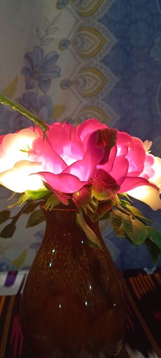 Светильник сотилади