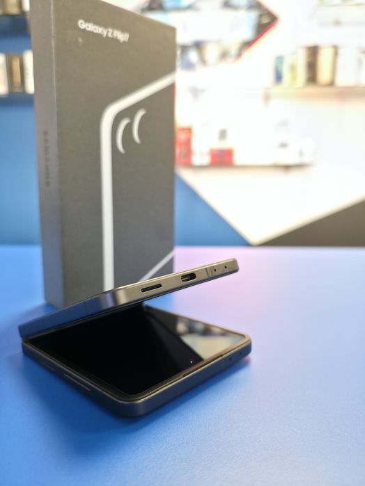 Samsung Z Flip 7 / Black / 512 GB / DeluxGSM