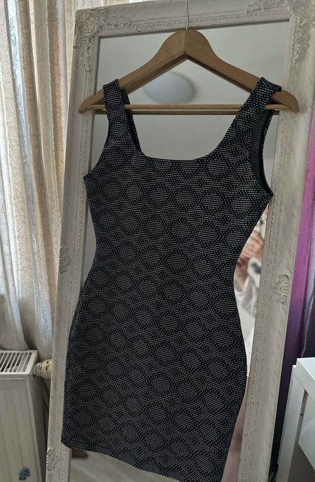 Елегантна вталена рокля MANGO Basics