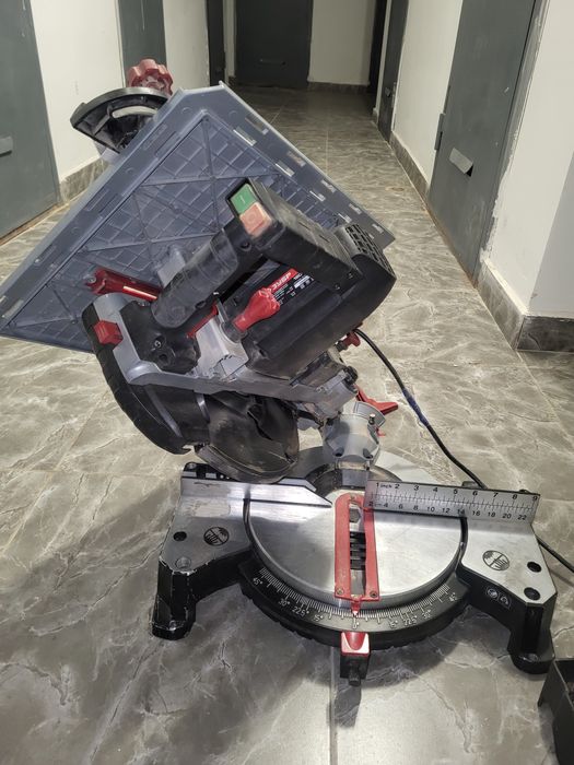 Универсальная торцовочная пила