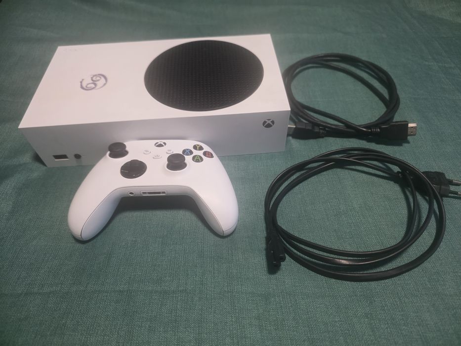Vand Xbox Series S cu jocuri
