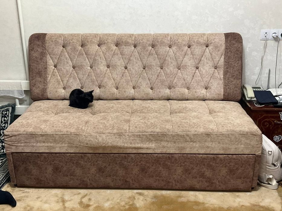 Мягкий диван, уголок