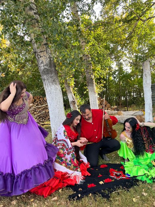 Артисты на ваше мероприятие Цыганский Ансамбль Очи чёрные  зажигатель