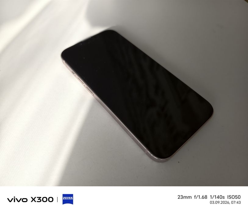 Продам iPhone 13 128гб-розовый