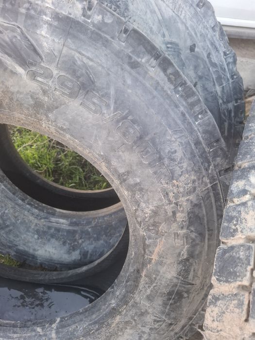 Продам Шины 295-22.5