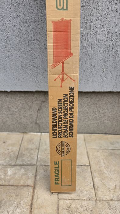 Ecran retractabil manual  videoproiector