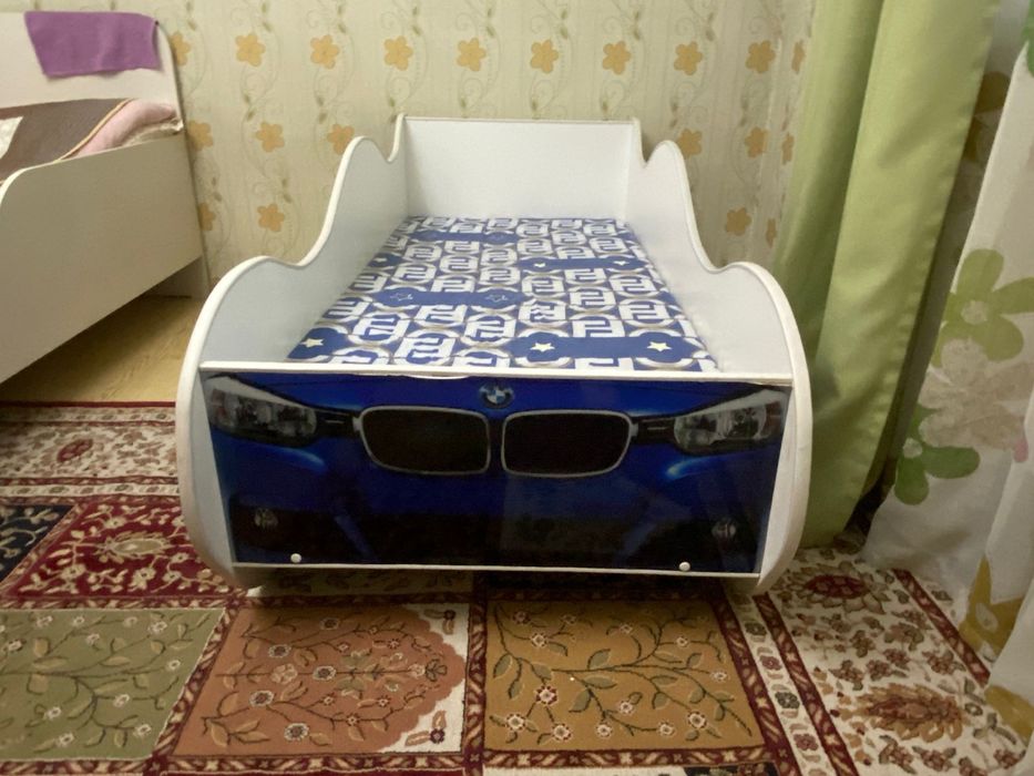 Продам детскую кровать БМВ