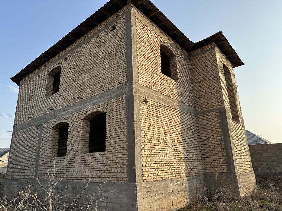 Двухэтажный дом Комунизм