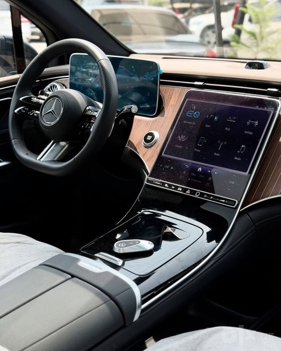 MERCEDES EQE 500 4 matic 0 probeg