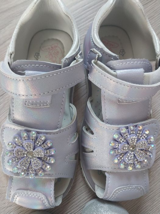 Продам детские сандали!