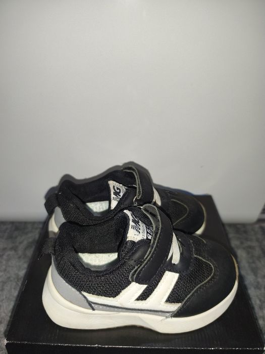 Adidași cu scai Nr 23