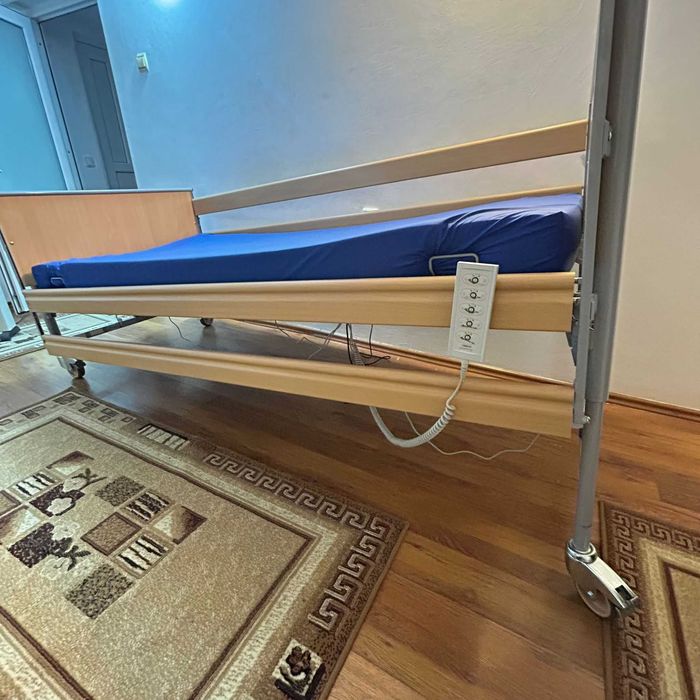 Pat electric medicinal cu telecomanda reglabil pe sectiune si inaltime