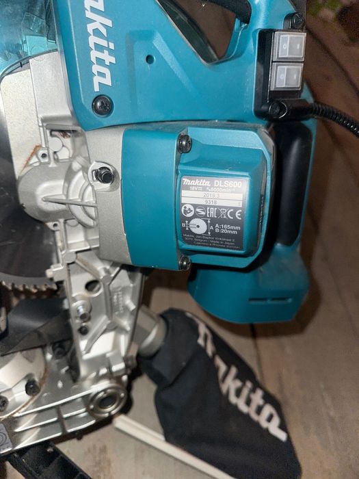 Circular Makita DLS600