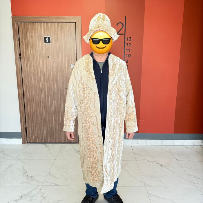 Сдам в аренду чапан и казакай.