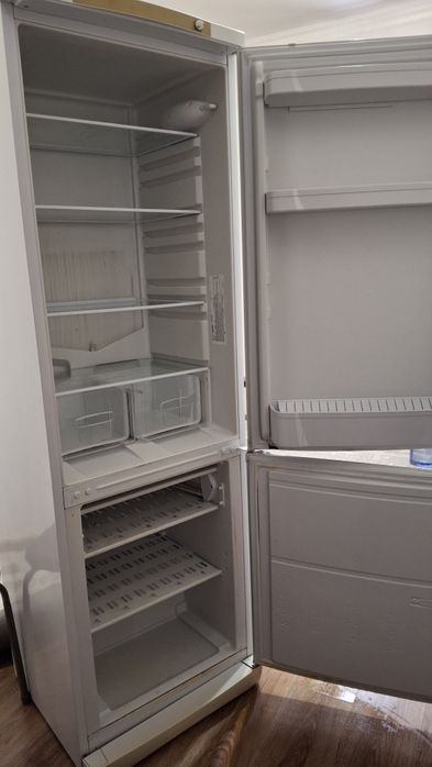 Холодильник Indesit мотор не работает