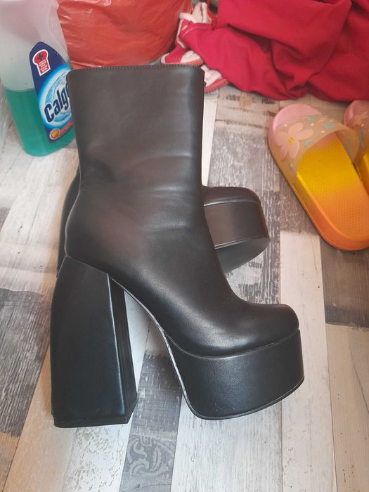 Vand incaltari dama noi!