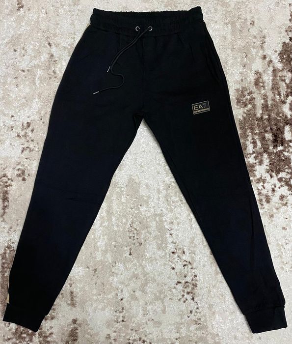 Vând compleu nou de bărbați Emporio Armani EA7