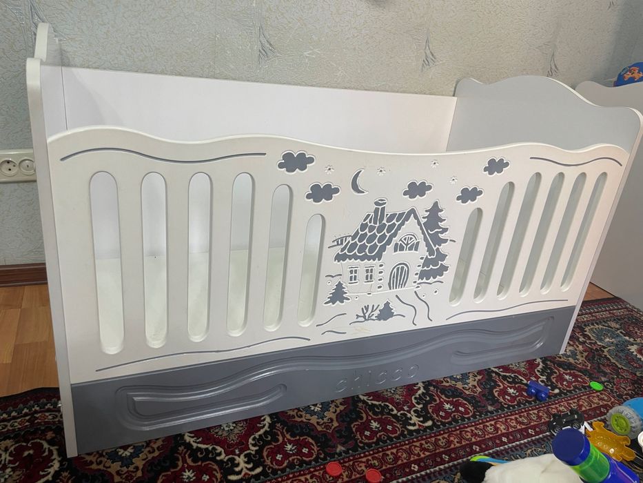 Детская кровать и тумба