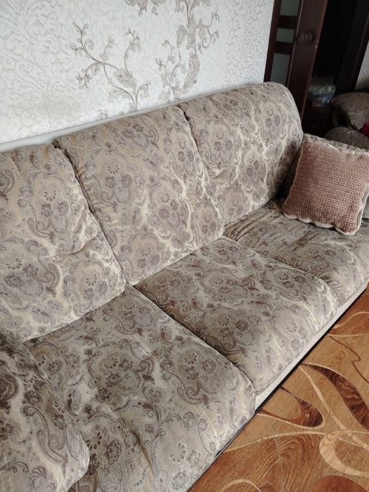 В продаже комплект 2 дивана, 1 кресло