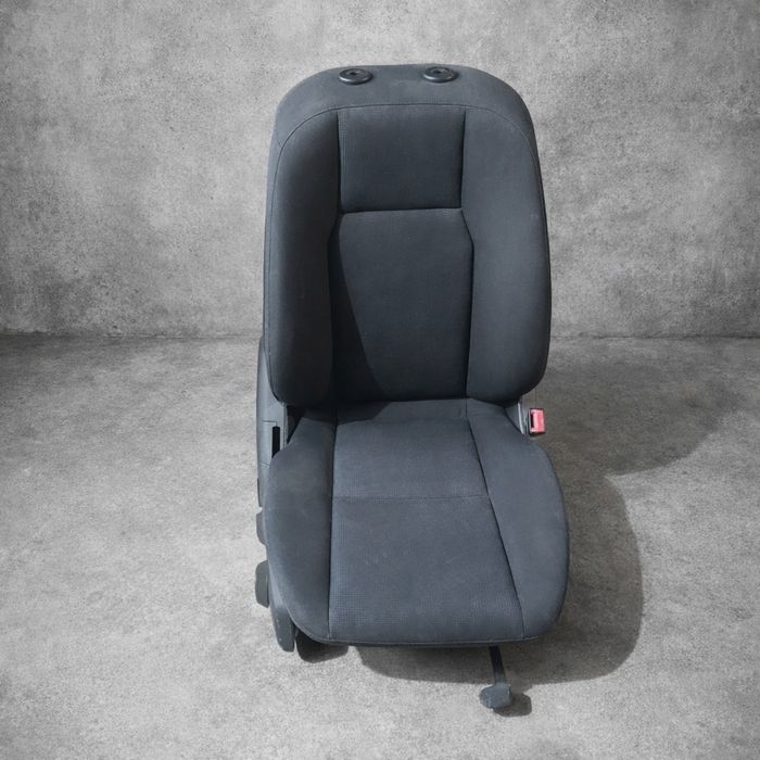 Предна лява / дясна седалка  Мерцедес Ц клас 204 / Mercedes C