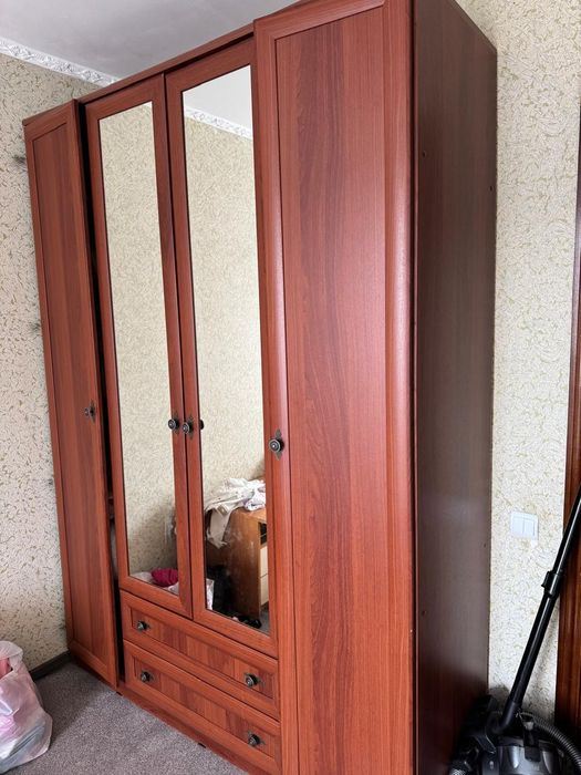 Продам шкаф недорого