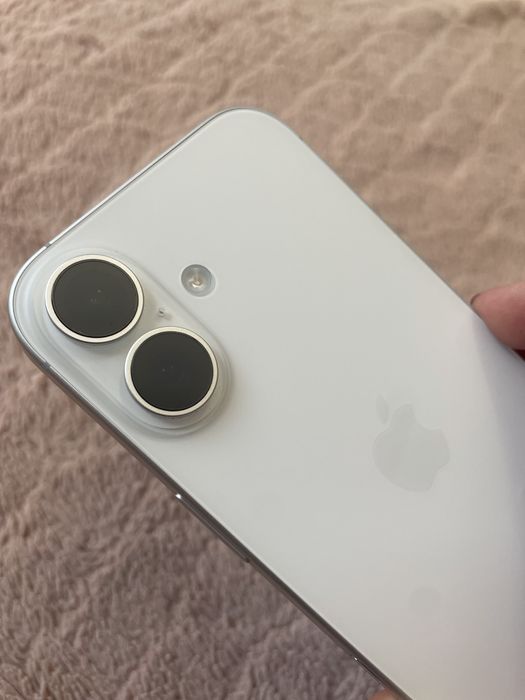 Iphone 17 alb încă în garanție