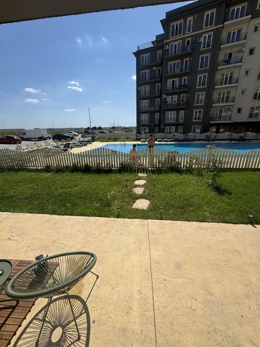 Cosmopolis | Parter cu curte, 3 camere, 2 bai, access direct piscina + 2 locuri parcare (Comericial / Rezidential)