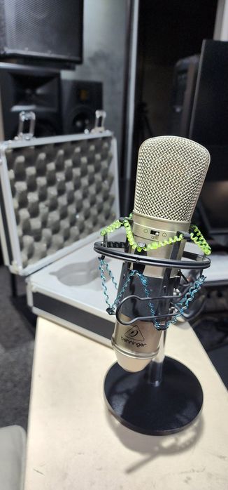 Behringer B2 Pro