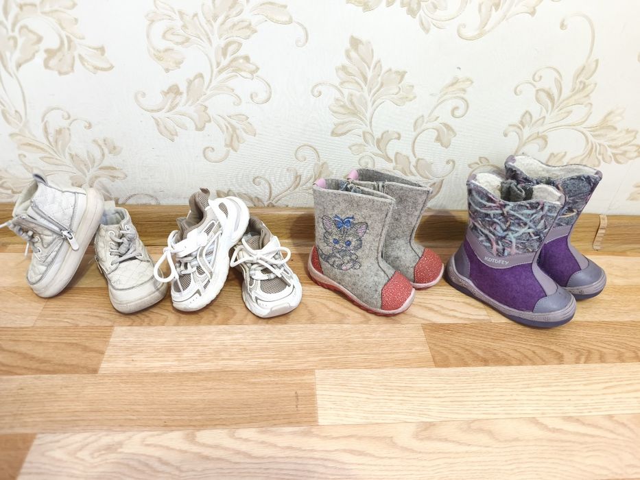 Продам детскую обувь