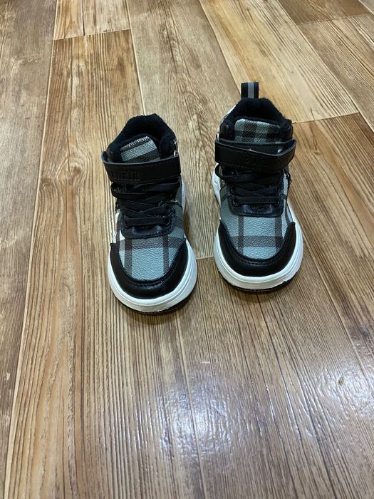 Продам детскую обувь