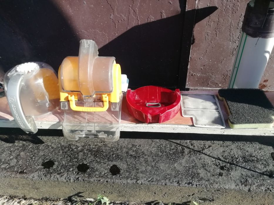 Контейнер и фильтр для пылесоса