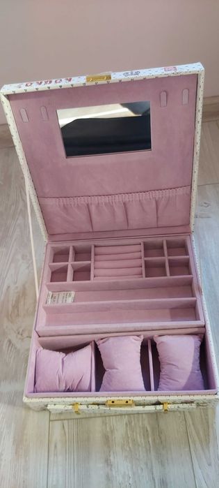 Кутия за бижута - НОВА