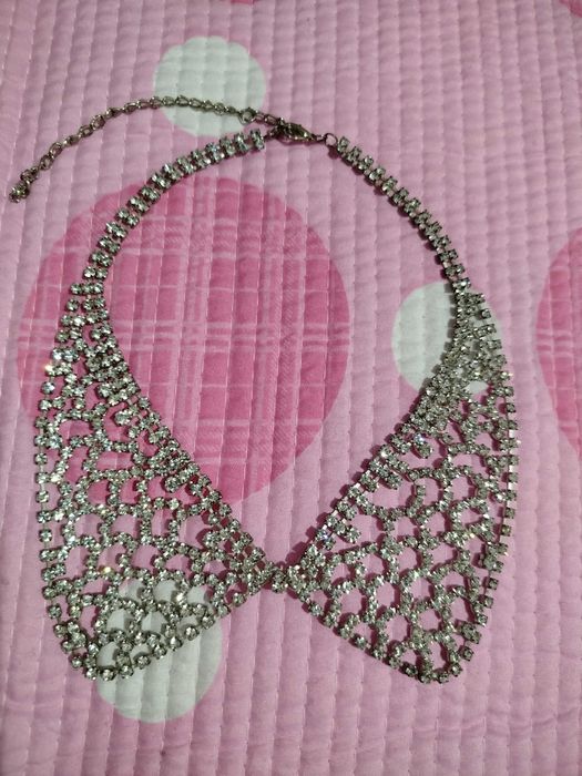 Продаётся ожерелье.