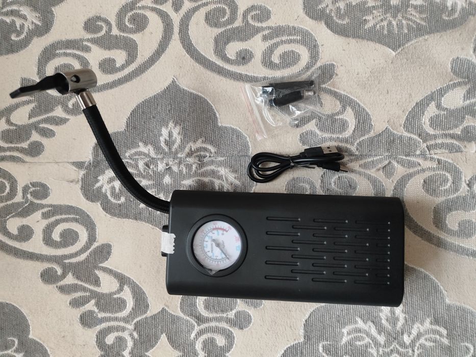 Компрессор автомобильный акомуляторный