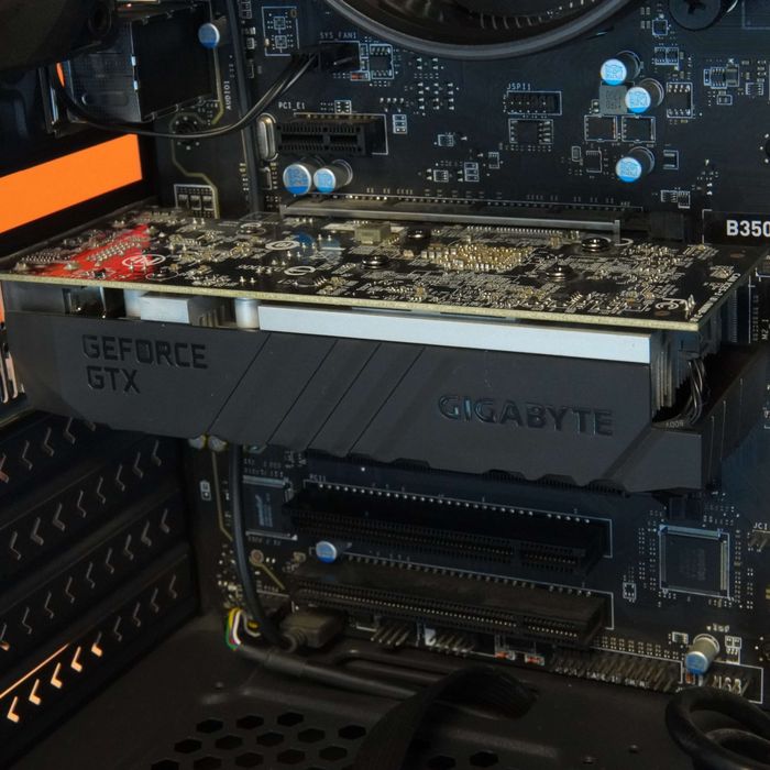 Desktop Gaming AMD Ryzen 7 1700 8 Core, 32 GB RAM DDR4, 750 GB SSD SAMSUNG EVO, GTX 1650 4GB /  12 LUNI GARANTIE