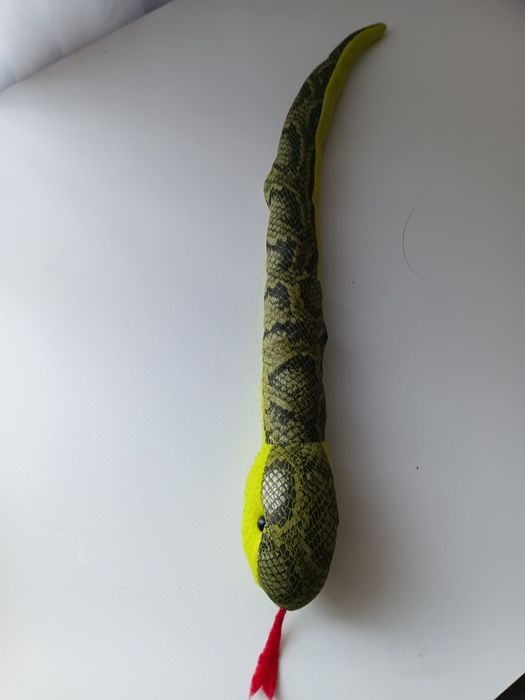 Игрушечная змея небольшая