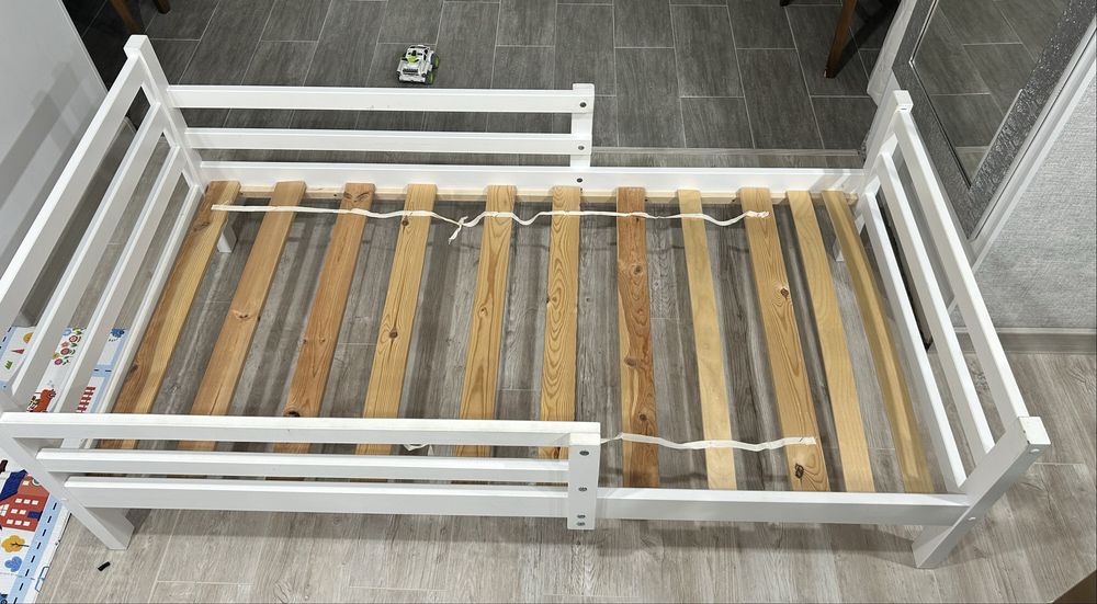 Детская кровать с матрасом