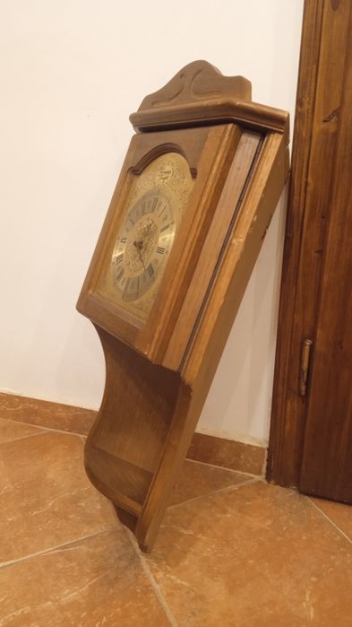 Ceas perete de colt, Tempus Fugit tip dulapior cu raft, lemn stejar