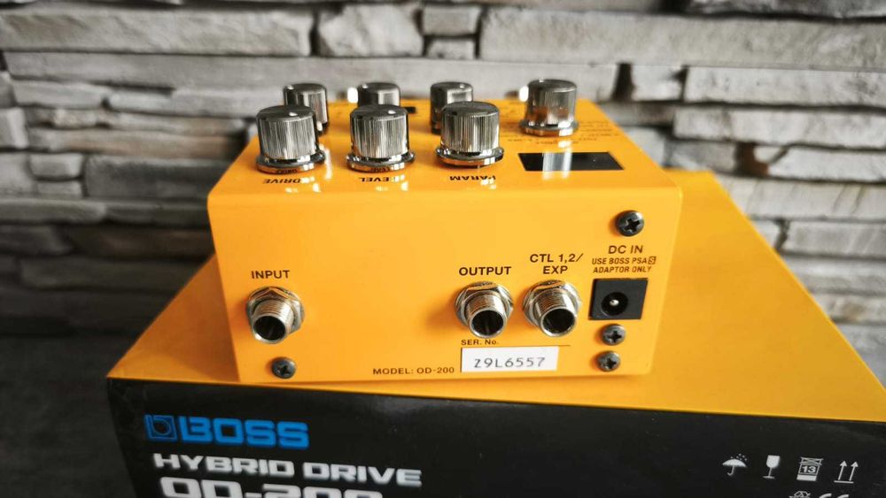 Pedala chitara BOSS OD-200 Hybrid Drive - Overdrive / Distortion / Fuzz | MIDI | GARANTIE 1 AN!