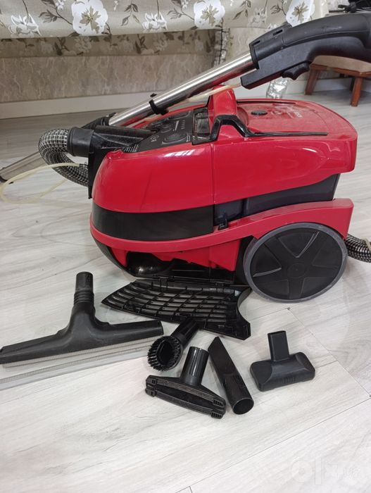 Моющий пылесос Bosch BWD421PET AquaWash&Clean ProAnimal