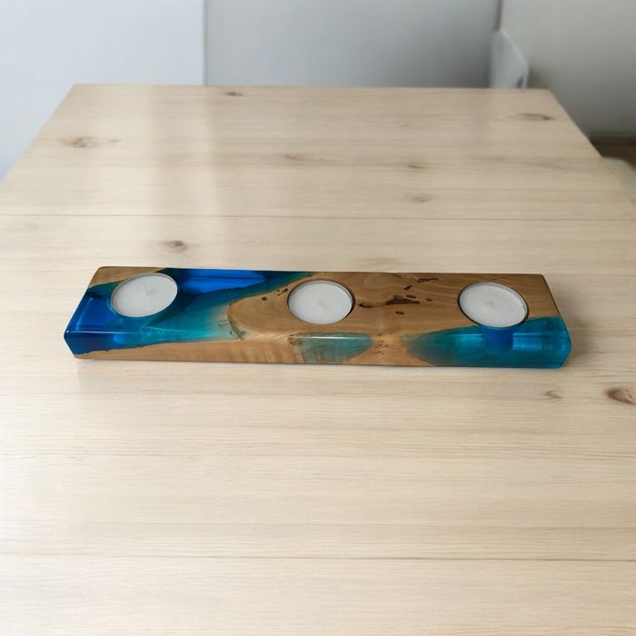 Ръчно изработени свещници от дърво и смола – за уют и атмосфера