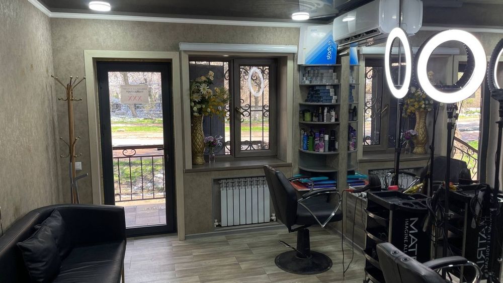 Калтсода 1 хонали Салон сотилади