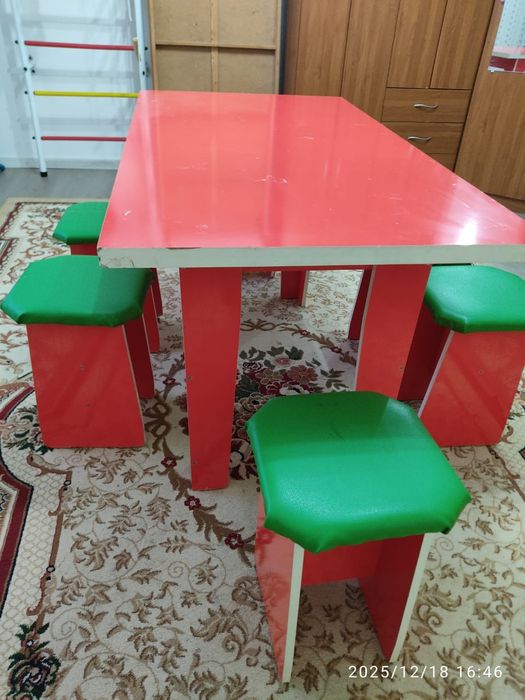 Кухонный стол стулья