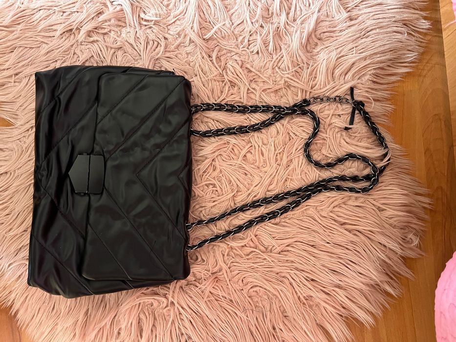 Чанти всички на различни цени от 10 до 30 лева